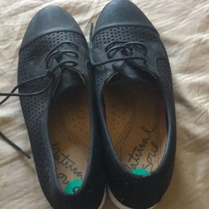 Black casual tie shoes